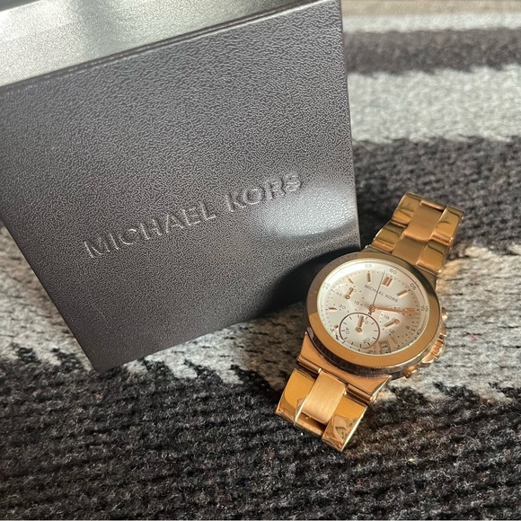 Michael Kors women watch - Picture 2 of 5